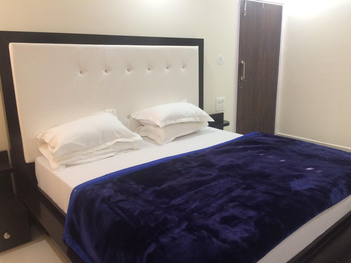 Hotel Platinum Plaza Rohtak エクステリア 写真
