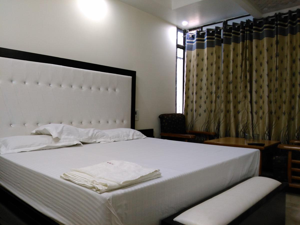 Hotel Platinum Plaza Rohtak エクステリア 写真