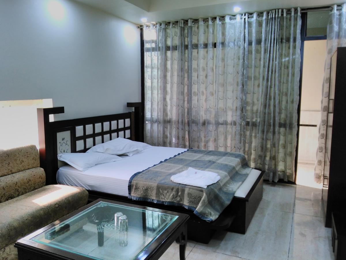Hotel Platinum Plaza Rohtak エクステリア 写真