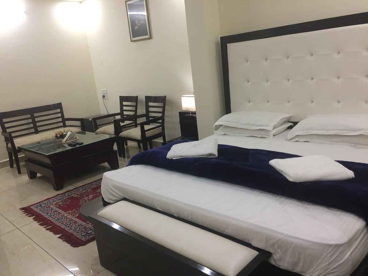 Hotel Platinum Plaza Rohtak エクステリア 写真