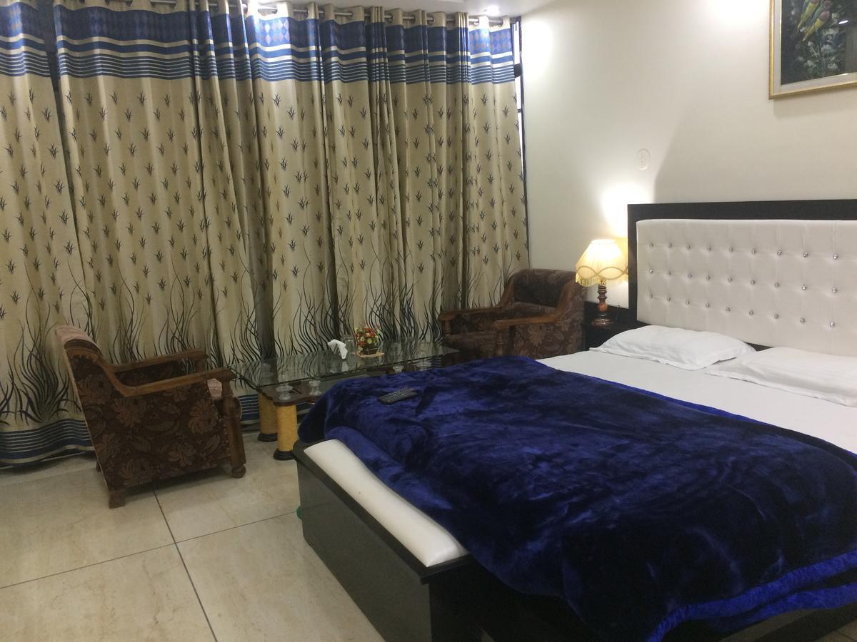 Hotel Platinum Plaza Rohtak エクステリア 写真