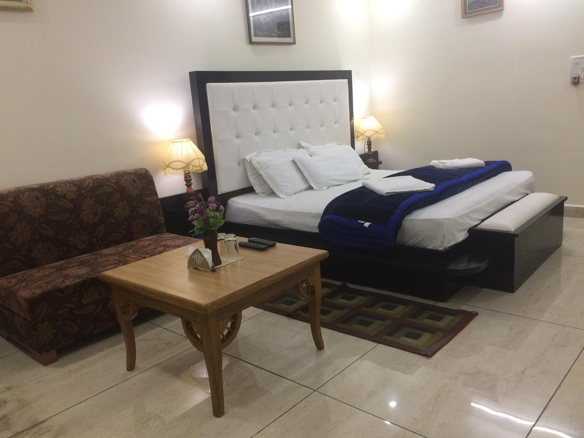 Hotel Platinum Plaza Rohtak エクステリア 写真