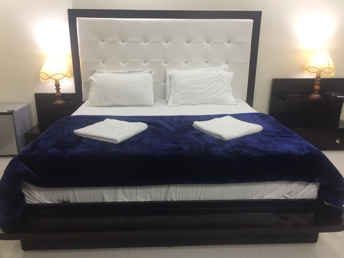 Hotel Platinum Plaza Rohtak エクステリア 写真