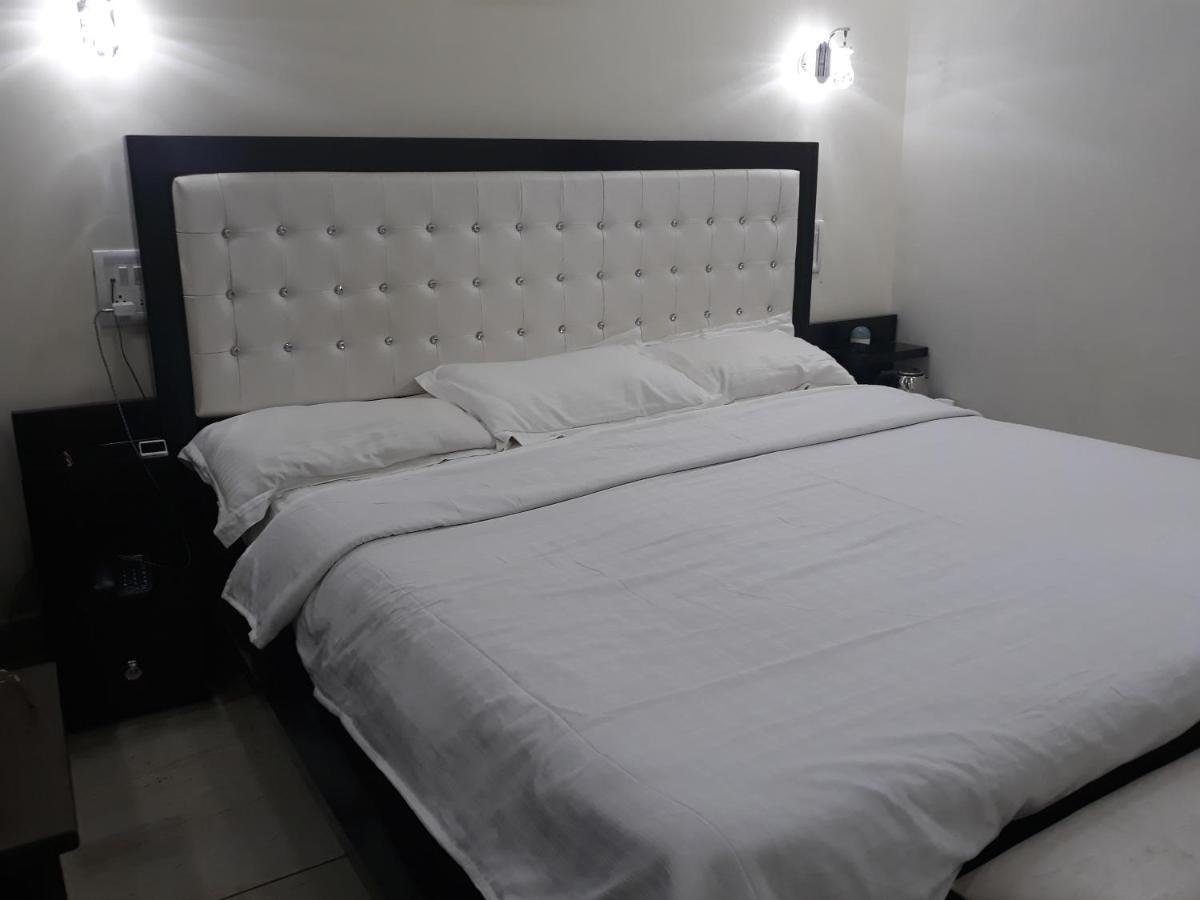 Hotel Platinum Plaza Rohtak エクステリア 写真